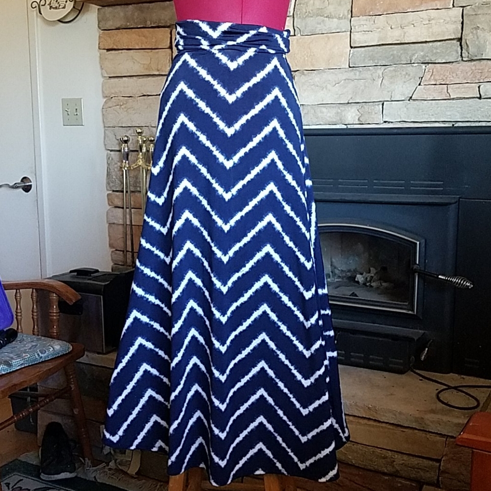 NWOT LuLaroe Maxi Hippy Chevron Skirt XXS